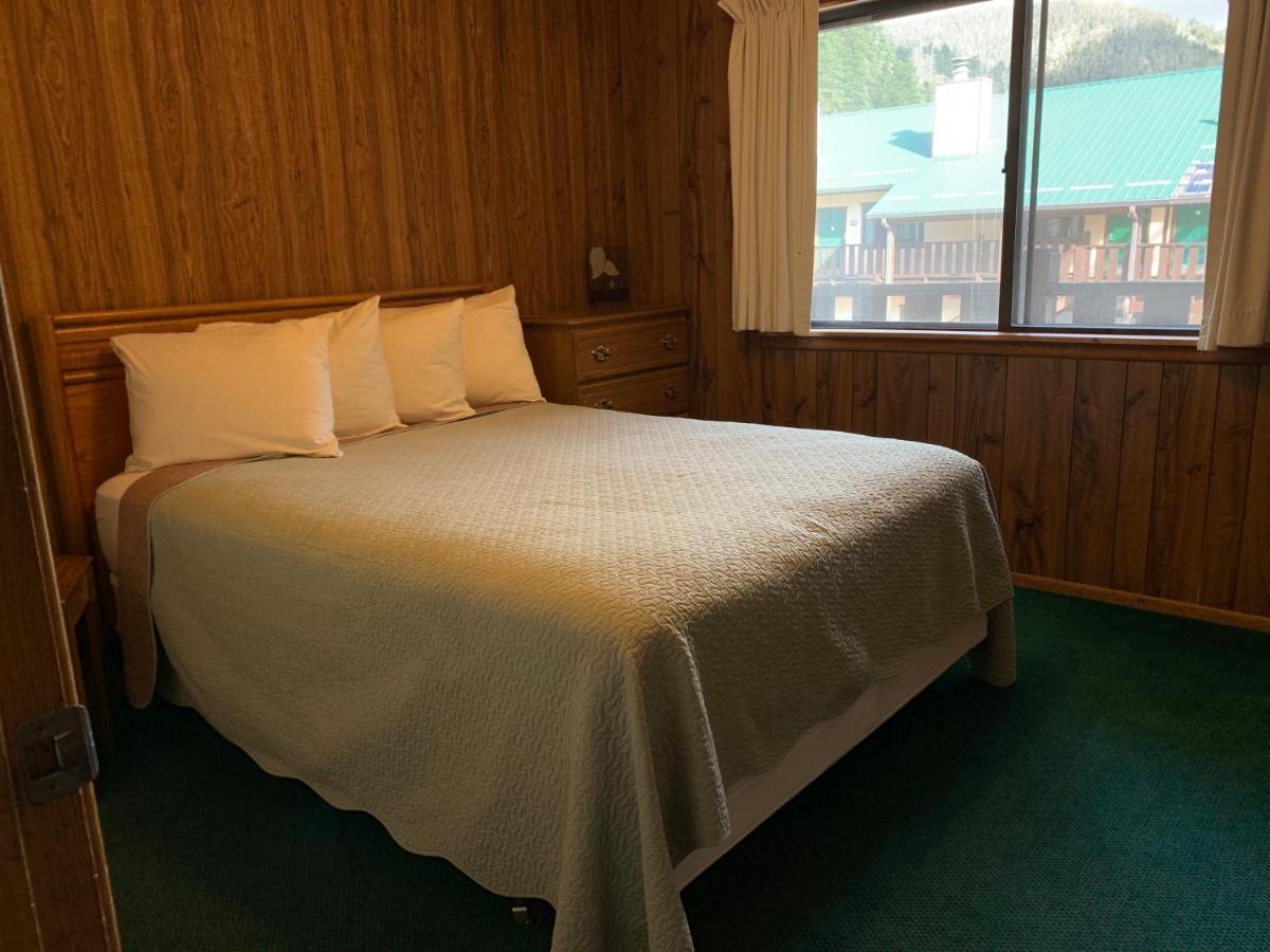 Ponderosa Hotel
