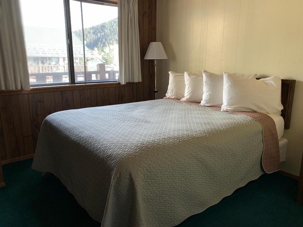 Ponderosa Hotel 3*